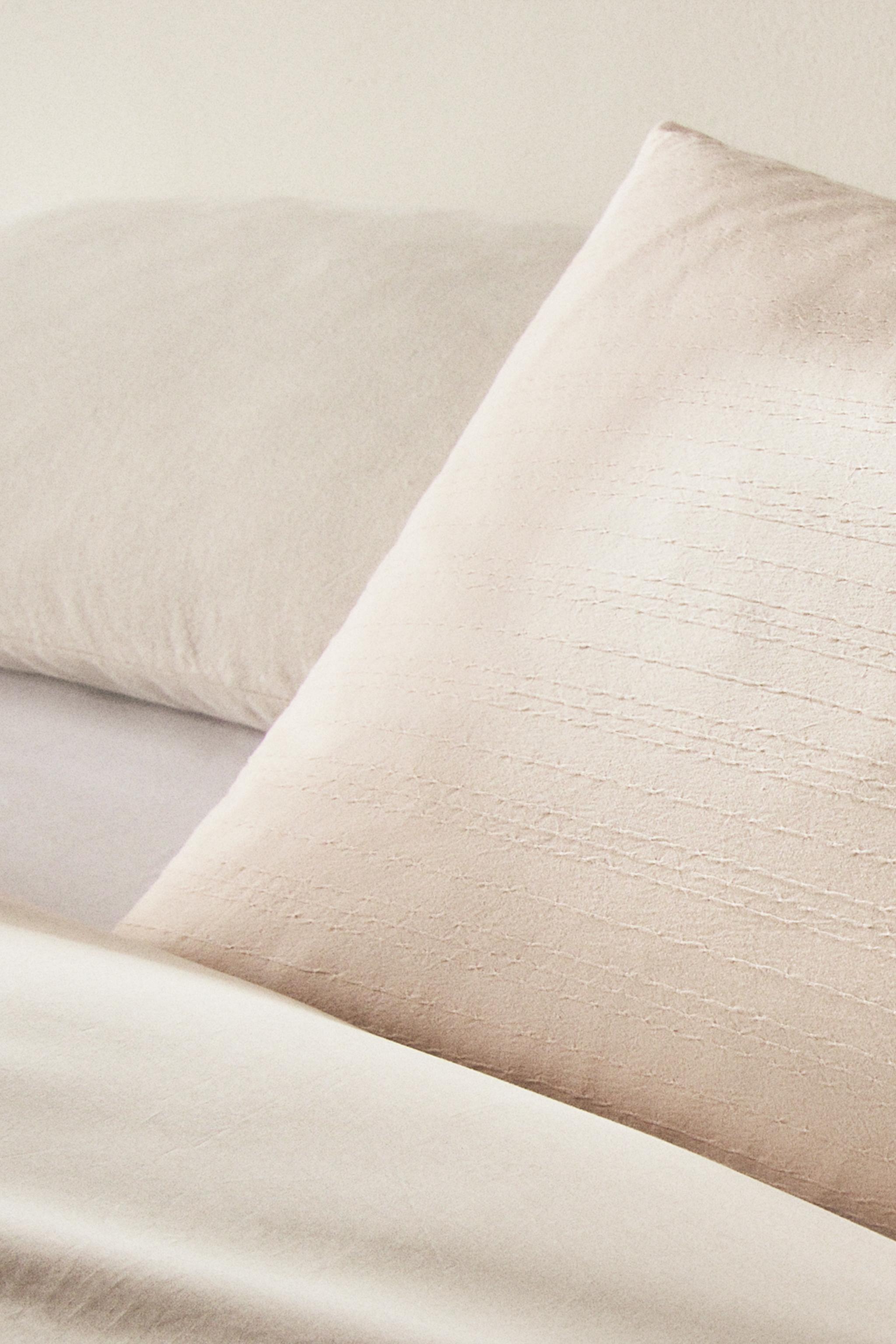 STRIPED TEXTURED PILLOWCASE